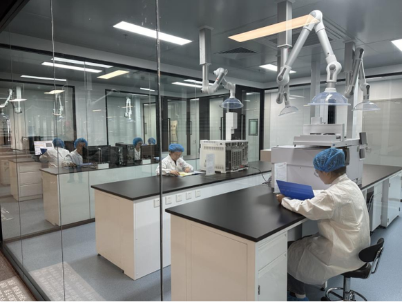 探秘工厂质量检测中心 国际领先设备与微生物生物制品的品质保障